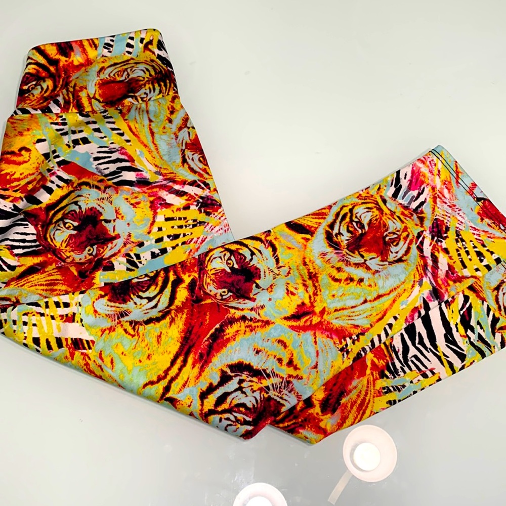 ONZIE capri workout pants